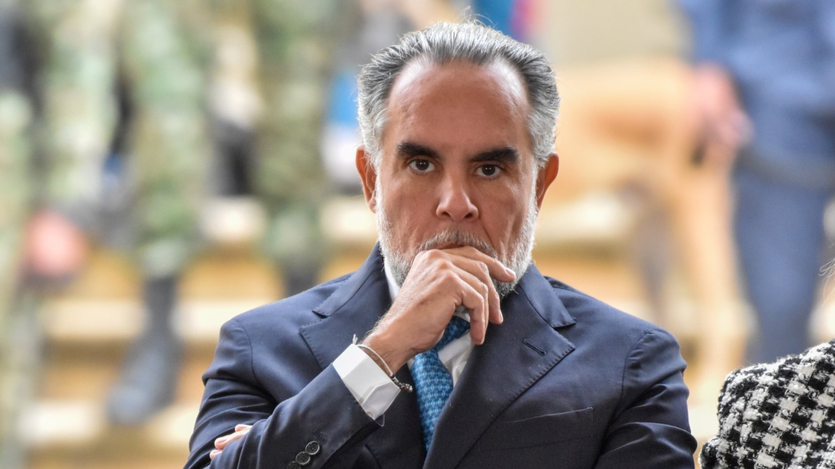 Armando Benedetti ataca al partido de la U por negarse a apoyar a Julián López, el presidente de la Cámara de Diputados.

 – En la mira