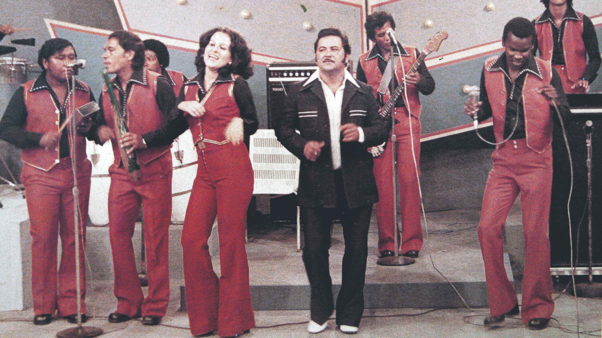 Lleva 60 años encendiendo velas y comenzando la Navidad

 – En la mira