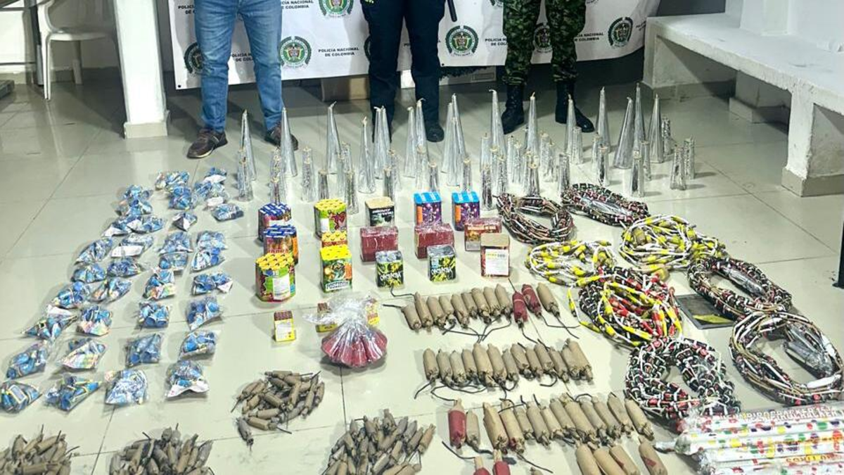 Día de las Velas | La policía atendió 445 casos de peleas y violencia en domicilios de Cali: incautaron 4.583 piezas de pólvora; 86 kilos en un mes

 – En la mira