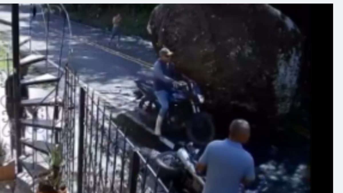 Así recuerdan vecinos de la zona de Antioquia la roca gigante que aplastó una motocicleta cerca de unas casas

 – En la mira