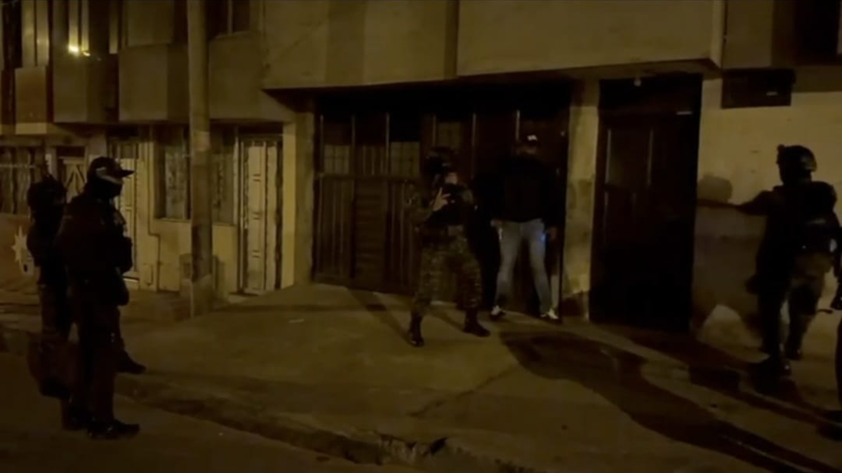 Exigió grandes sumas de dinero para su devolución.

 – En la mira