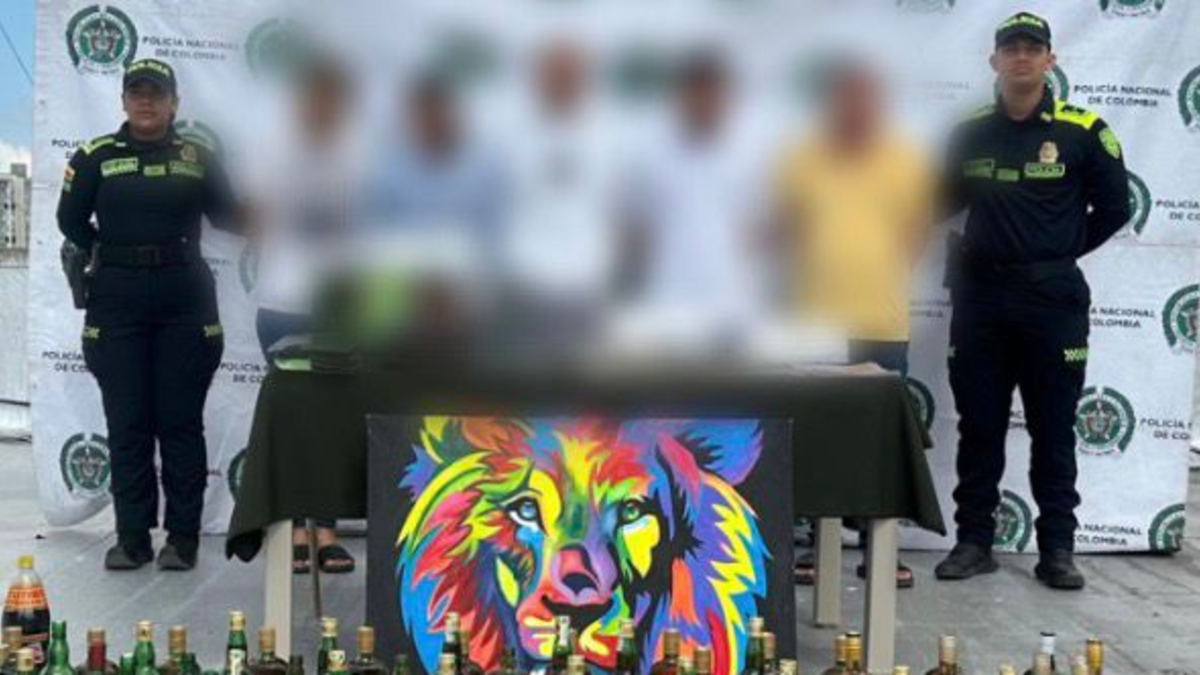 Seis integrantes de “Los Costeños V” llegan con 116 botellas de alcohol adulterado

 – En la mira