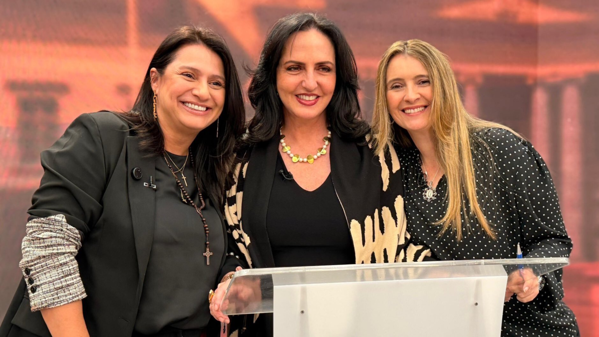 Centro Democrático se prepara para recibir los resultados de la encuesta entre Paola Holguín, María Fernanda Cabal y Paloma Valencia y anunciar a los ganadores

 – En la mira