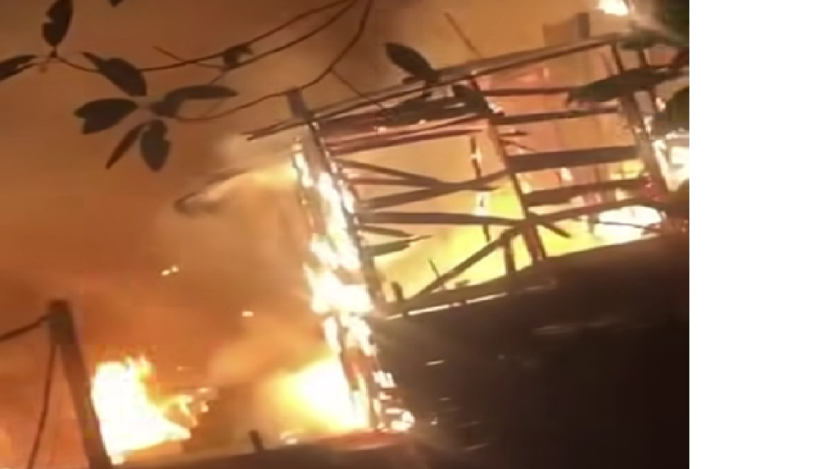 Un incendio devastador destruye 50 viviendas y deja a familias que viven en asentamientos humanos heridas y sin hogar

 – En la mira