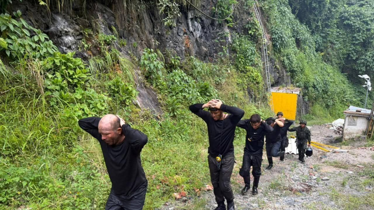 Comando armado ataca mina de esmeraldas en Boyacá “Cinturón Verde”.

 – En la mira