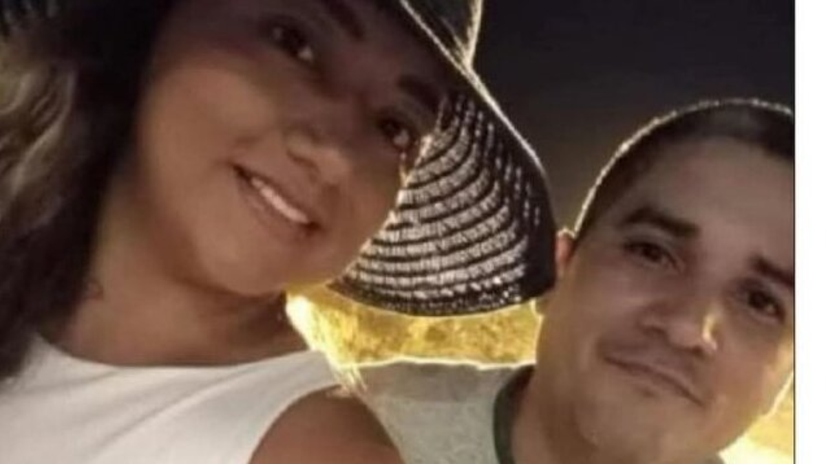 Eran marido y mujer y murieron cuando quedaron atrapados en su coche tras ser atropellados por un camión con remolque.

 – En la mira