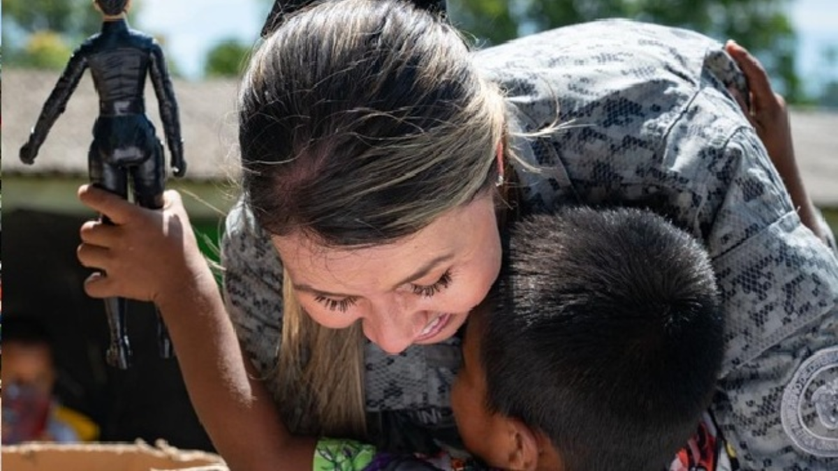Una maratón de entrega de tres mil regalos a indígenas del Caquetá y Amazonas por Navidad en lugares muy recónditos del país

 – En la mira