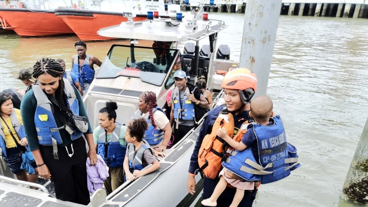 hombres, mujeres y tres niños temían por sus vidas tras 9 horas a la deriva; Esta fue su salvación

 – En la mira
