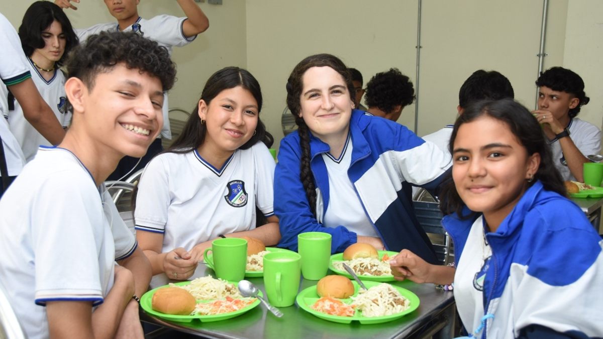 244.000 sueños alimentados en las aulas de Medellín, donde cada bocado es una promesa de igualdad, aprendizaje y futuro

 – En la mira