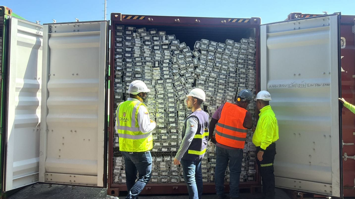 Captan cargamento de perfiles de aluminio por valor de casi $4.700 millones

 – En la mira