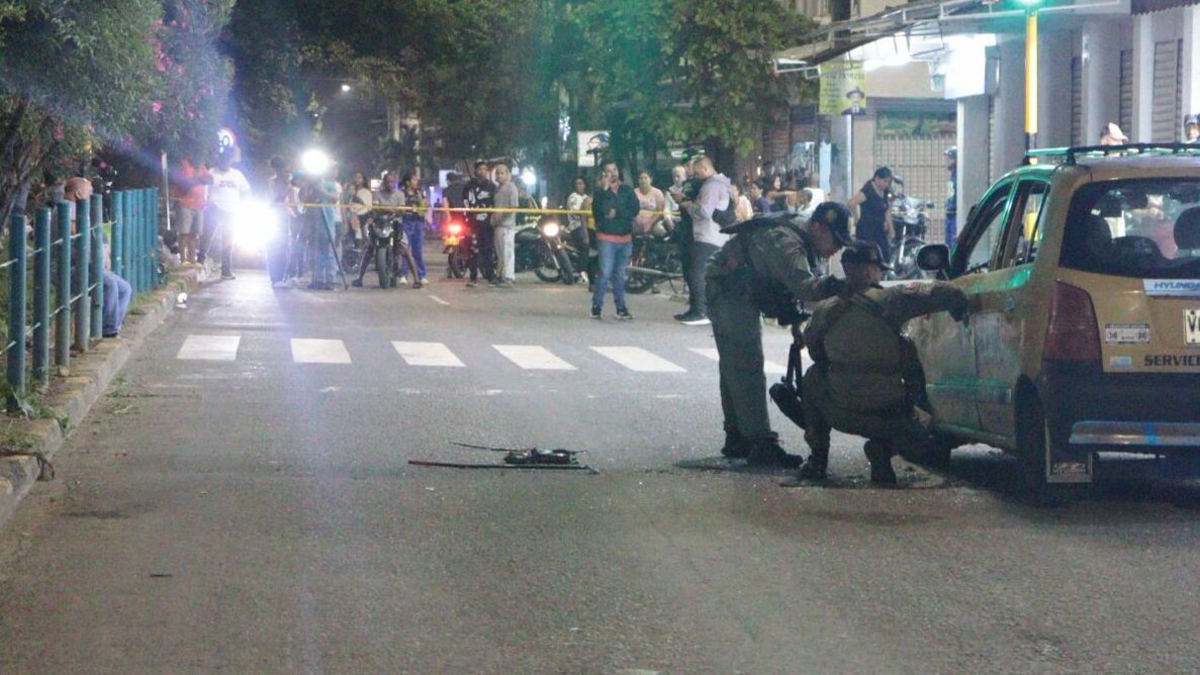 En las fotos | Así quedó la zona del ataque con granada a la patrulla de la Policía en Cali: cuatro personas resultaron levemente heridas

 – En la mira
