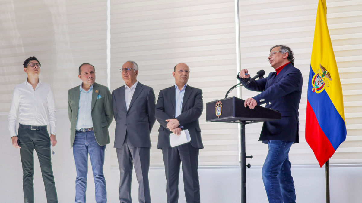 El Gabinete de Petro prepara una ordenanza para recortar los salarios anuales de los parlamentarios mediante la abolición de las primas de servicio de aproximadamente 15 millones de dólares

 – En la mira