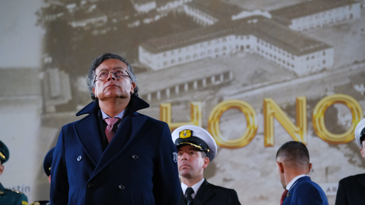 El presidente Gustavo Petro dice estar dispuesto a conversar con la AFP sobre el posible retorno paulatino de los recursos previsionales invertidos en el exterior

 – En la mira