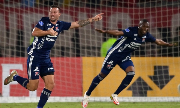 América tiene dura competencia por goleador internacional

 – En la mira