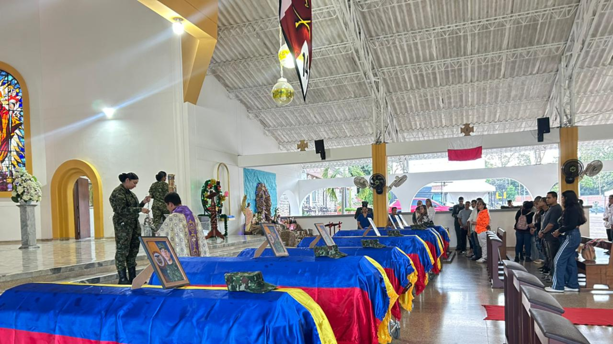 Con honores y vigilia despidieron a siete militares asesinados durante ataque del ELN en Aguachica.

 – En la mira