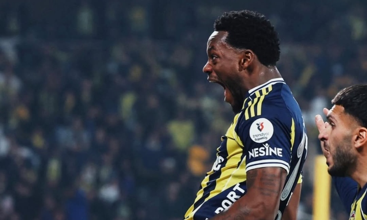 Jhon Durán dio algunas declaraciones que lo hacen ver muy humilde

 – En la mira