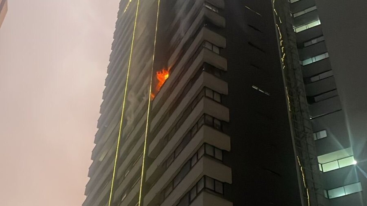 Lo que se sabe del incendio del piso 14 que obligó a evacuar a 240 personas en Medellín

 – En la mira