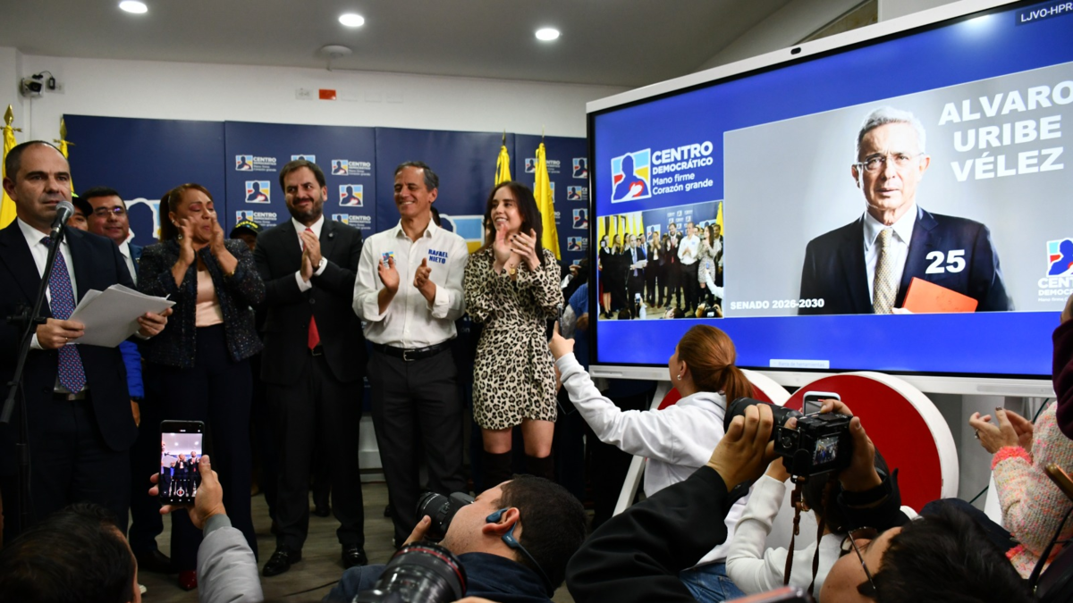 Los movimientos después de que Abelardo de la Espriella se negara a ir a una clase intermedia.

 – En la mira