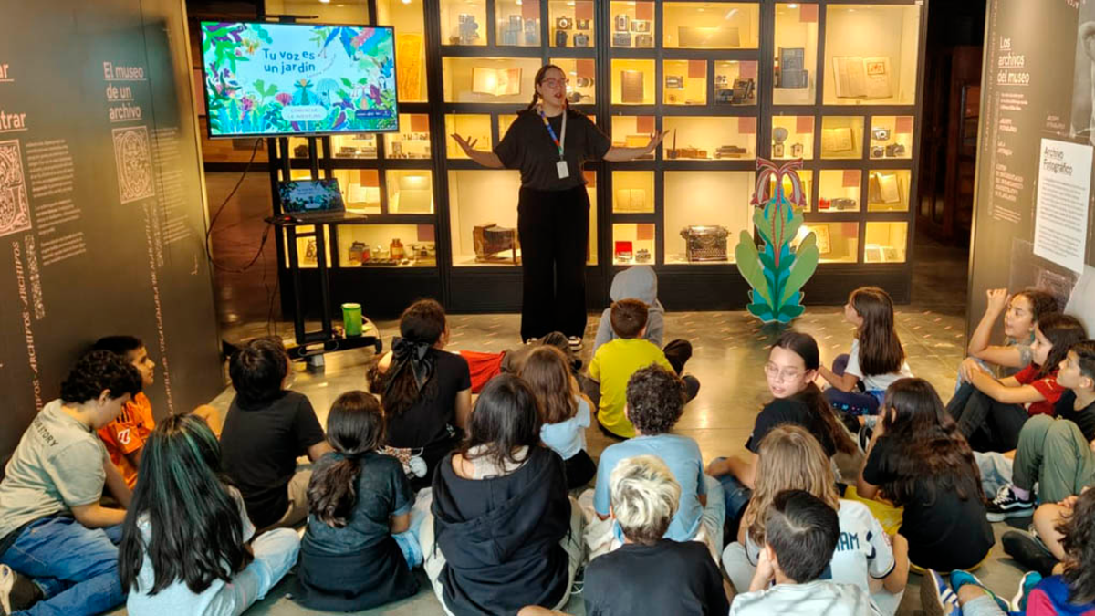 Medellín construye así una cartografía literaria tejida a partir de palabras, emociones y raíces comunes.

 – En la mira