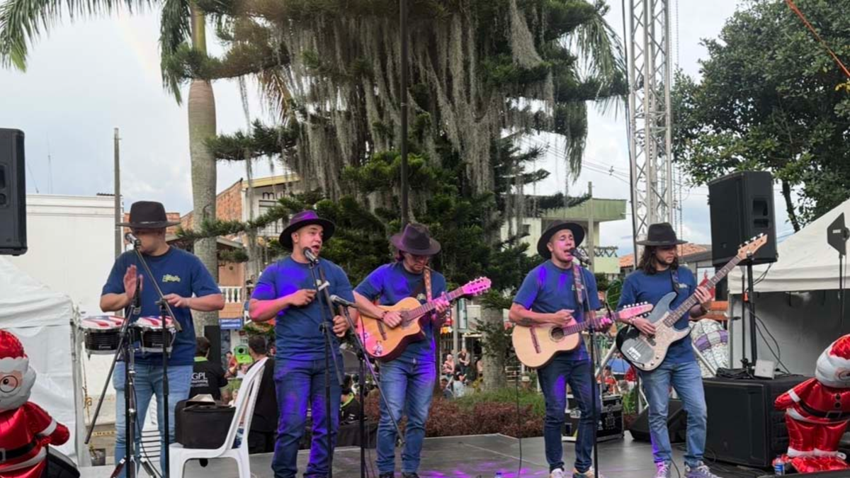 Medellín reafirma su compromiso con los municipios durante el Día de la Cultura, los Servicios y el Reconocimiento

 – En la mira