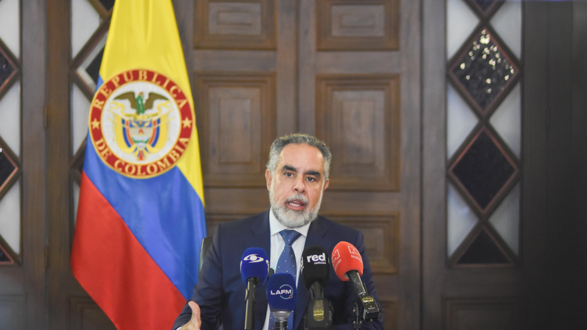 Ministro Armando Benedetti dice que le hackearon el celular y arroja más dudas sobre la inteligencia estatal

 – En la mira