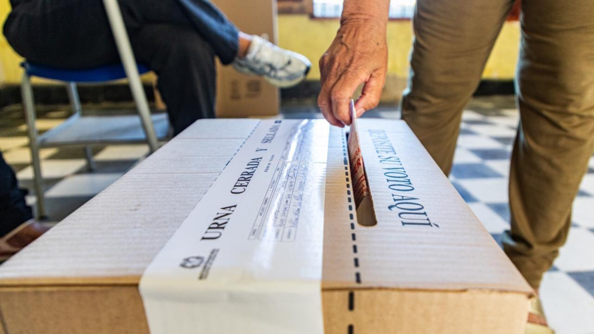 ¿Por qué el CNE no ha logrado entregar los dos escaños de la Cámara del Chocó? La amenaza y el debate legal detrás de ella

 – En la mira