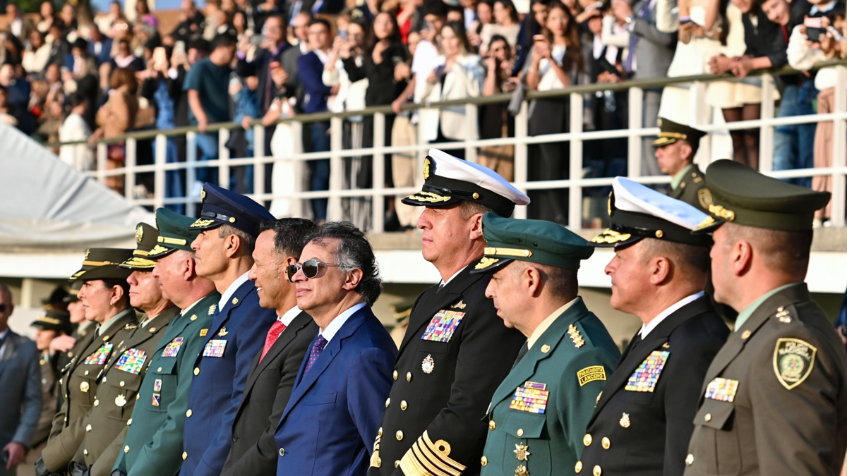 Presidente Gustavo Petro advierte sobre posibles cambios en el mando militar tras ataque en Buenos Aires a Kaká

 – En la mira