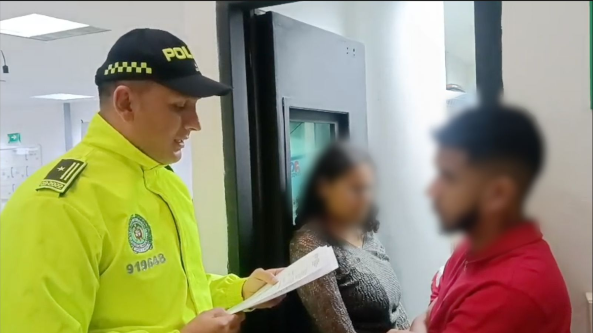 Un funcionario del registro civil es arrestado por su presunto papel en una estructura que emitía identificaciones colombianas falsas a delincuentes extranjeros.

 – En la mira