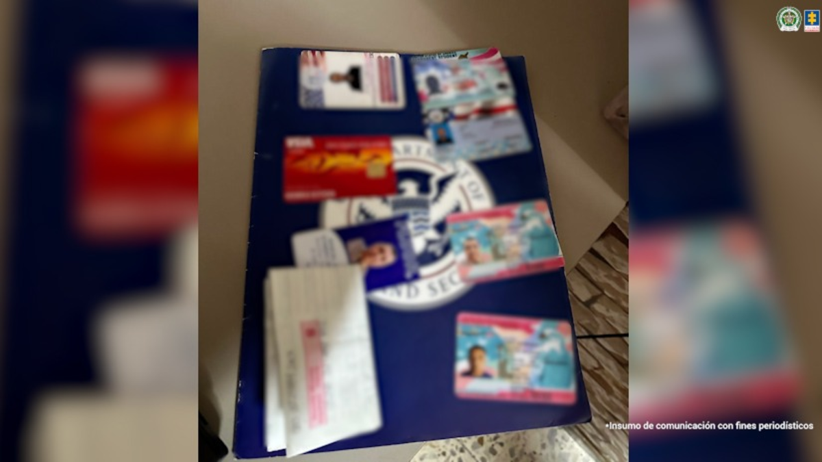 Una organización de fraude continental que pretende gestionar visas estadounidenses, cobra más de 180 millones de dólares en honorarios y tiene una oficina en Medellín.

 – En la mira