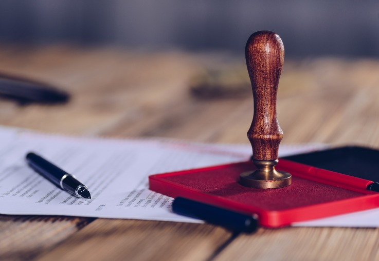 Oficial de inmigración condenado a 17 años y seis meses por tráfico de migrantes

 – En la mira