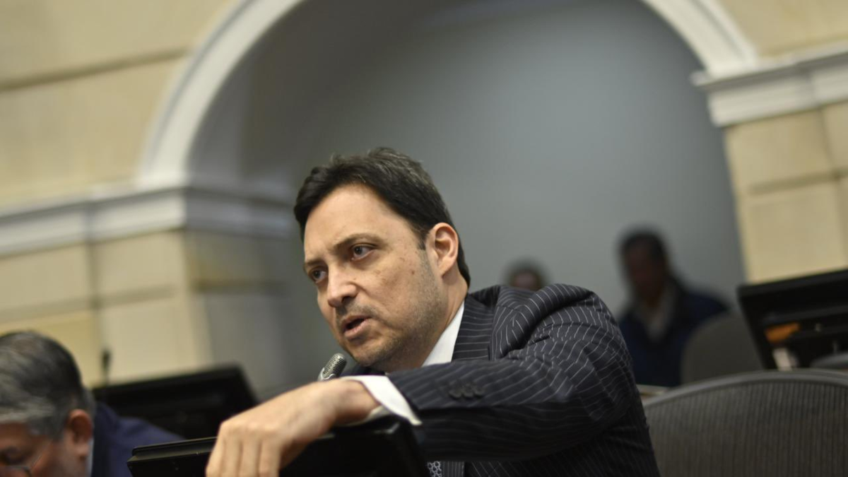 La oposición presentó una denuncia ante la Procuraduría General de la República contra la administración del Petro por no responder al cuestionario de emergencia económica.

 – En la mira