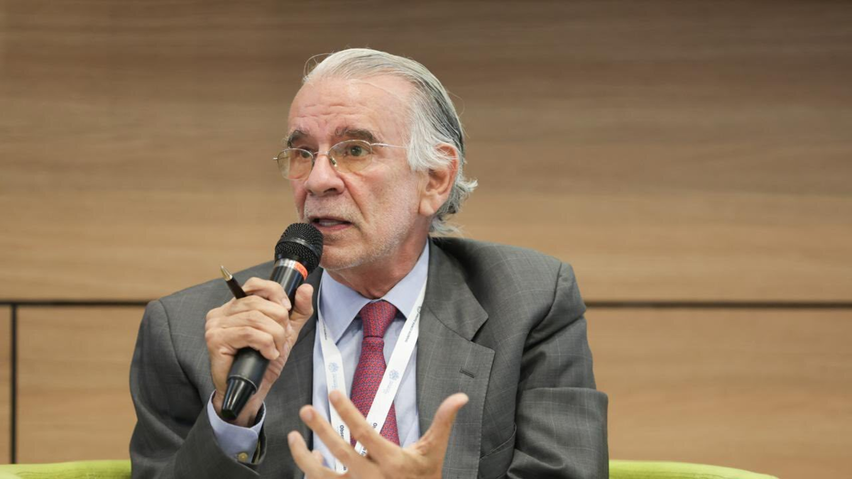 Eduardo Verano interesado en traspasar a “los Costeños” y “los Pepes”

 – En la mira