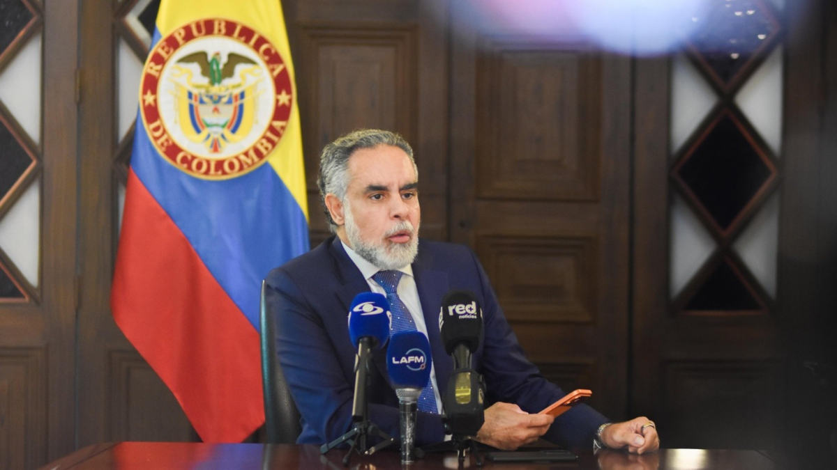 “Nunca me atrevería a faltarle el respeto”

 – En la mira