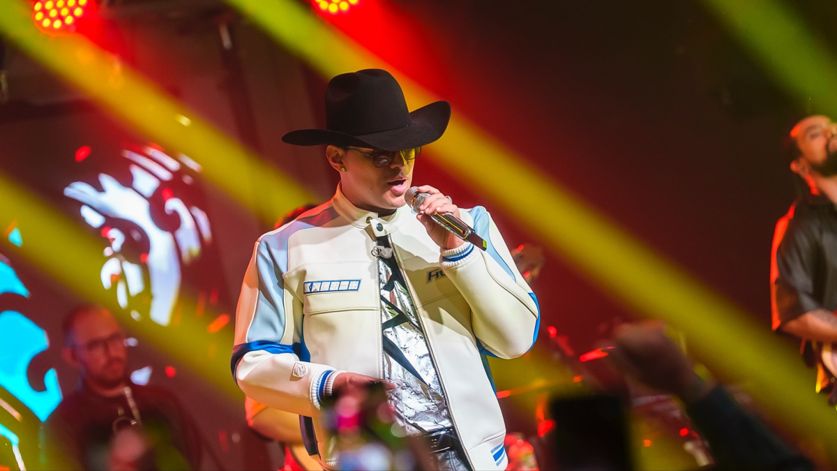 “El año que viene estaré ausente por un tiempo”.

 – En la mira