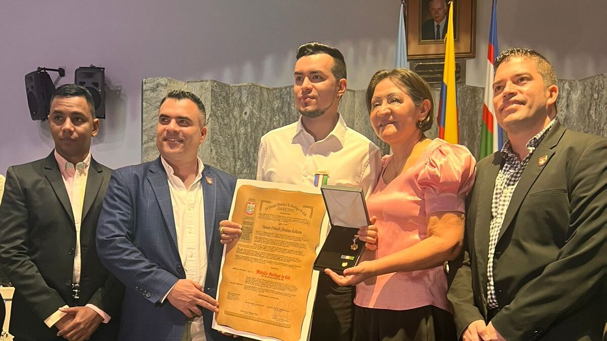 en Cali cambió vidas a través de becas para jóvenes vulnerables y recibió Mención del Consejo

 – En la mira