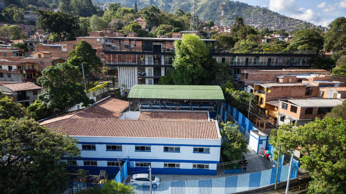 Así es una transformación silenciosa de las escuelas de Medellín

 – En la mira