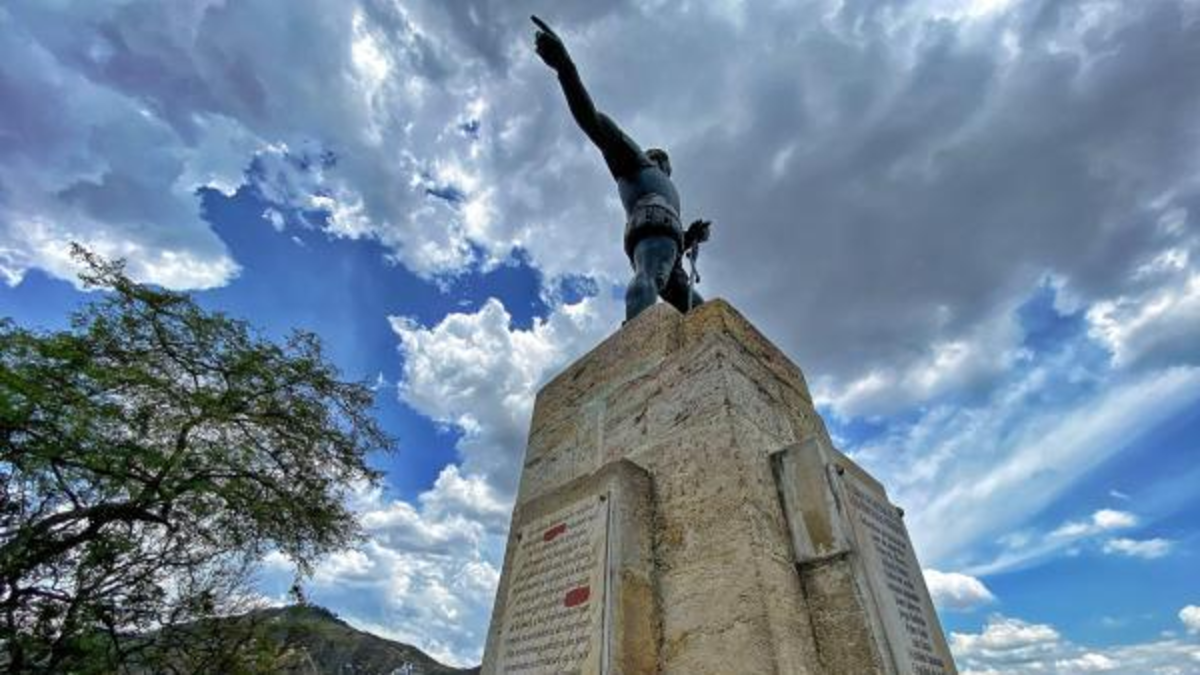 Autoridades recopilan pistas sobre el asesinato de un hombre en la estatua de Sebastián de Belalcázar en Cali

 – En la mira