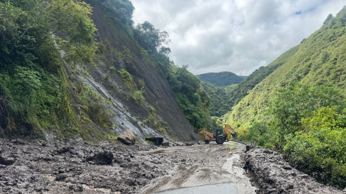 “¡Cuidado, se ha ido!” – el grito de un campesino al ver una montaña derrumbarse sobre varias casas debido al duro invierno que azotó a Nariño

 – En la mira