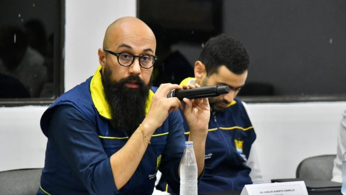 El director de la UNGRD, Carlos Carrillo, dice que Angie Rodríguez nombró “amigos e incluso primos” para el fondo de adaptación.

 – En la mira