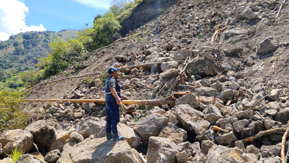 Alerta en Santander por fuertes lluvias, varios desprendimientos de tierra y cortes de carreteras

 – En la mira