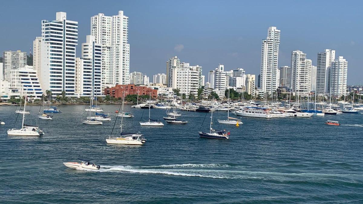 De esta forma, desmantelaron una red de narcotráfico que transportaba toneladas de droga en veleros de lujo por todo el Caribe para bandas criminales.

 – En la mira