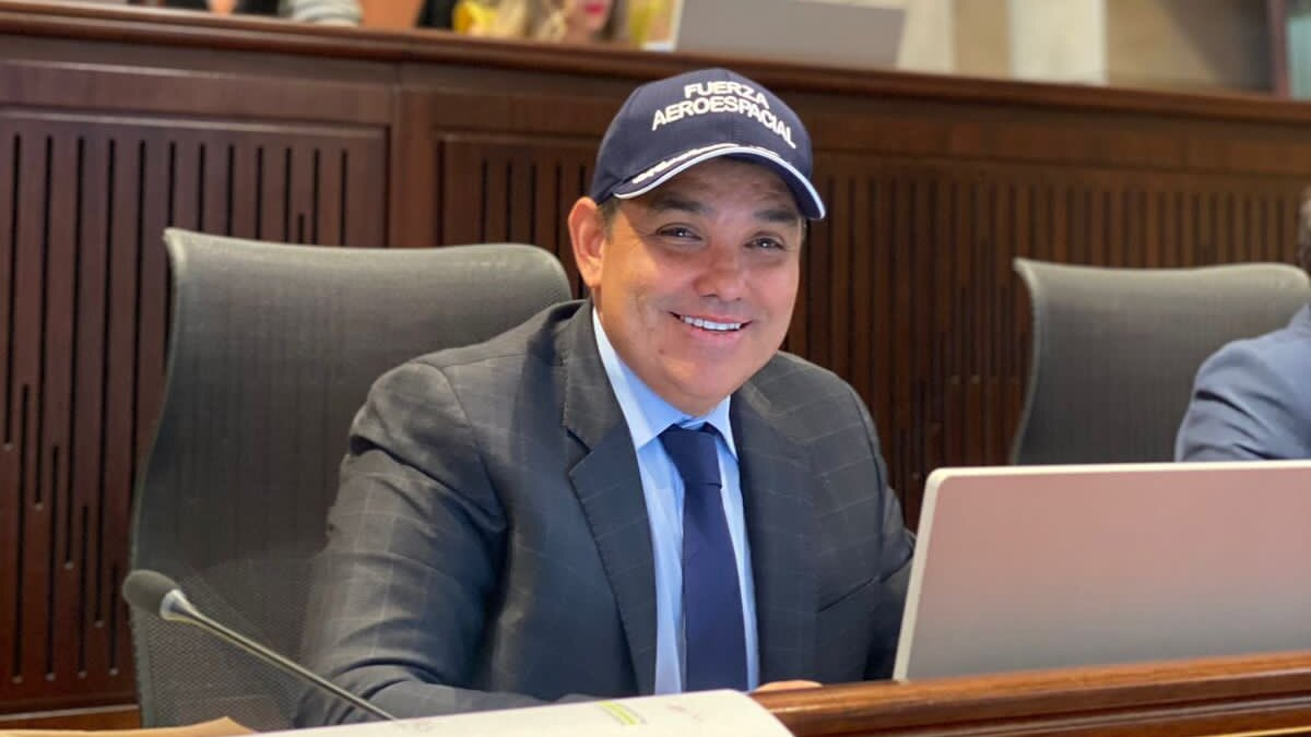 Jaime Lacouture, polémico secretario de la Cámara de Representantes, cuyo guardaespaldas fue arrestado con dinero en efectivo antes de las elecciones

 – En la mira