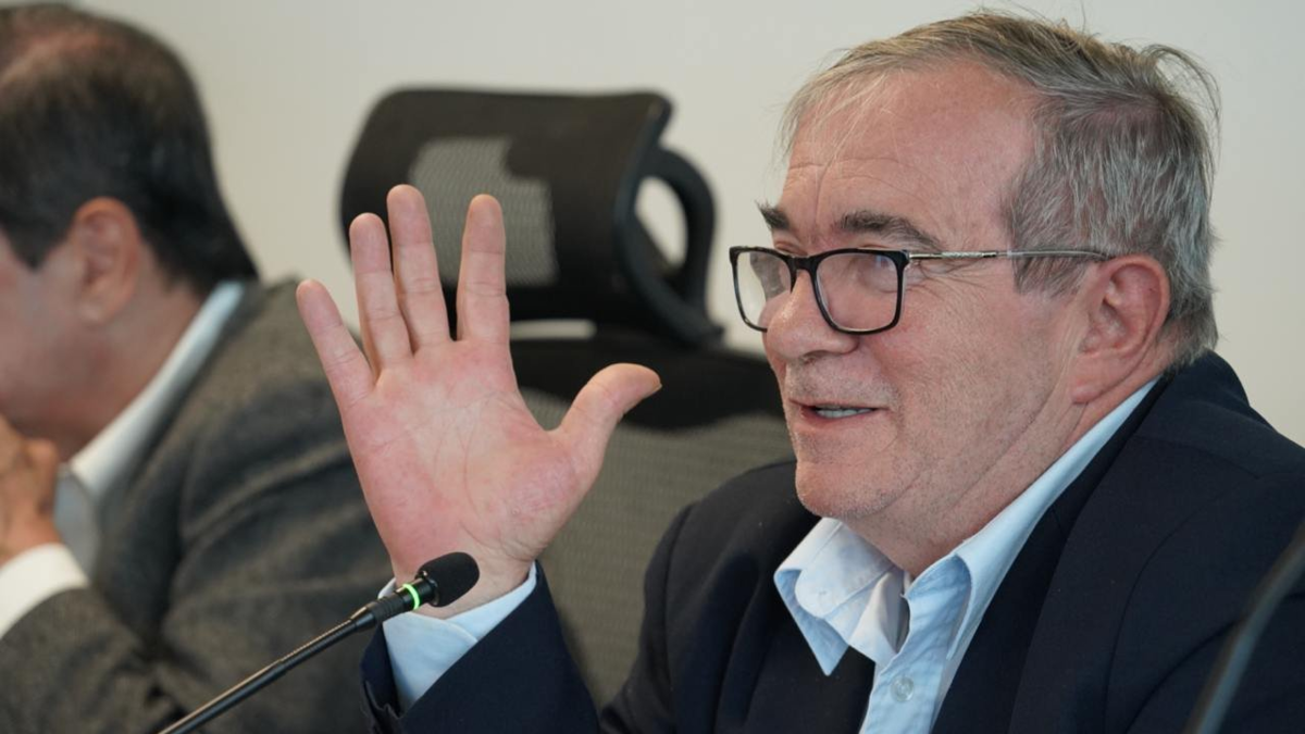 Rodrigo Londoño denuncia noticias falsas sobre el esperado regreso a las armas si la derecha gana las elecciones presidenciales

 – En la mira