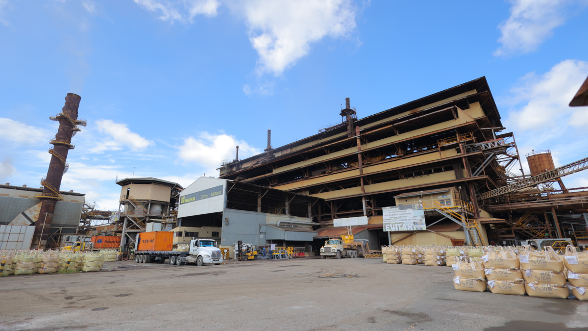 400 trabajadores quedan atrapados en la planta

 – En la mira