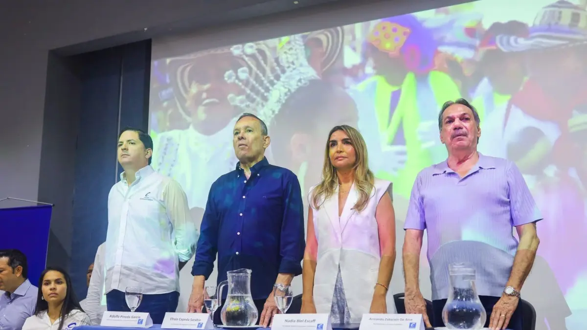 El Partido Conservador se reunió para discutir las elecciones presidenciales y decidió que su apoyo estaba entre Paloma Valencia y Abelardo de la Espriella

 – En la mira