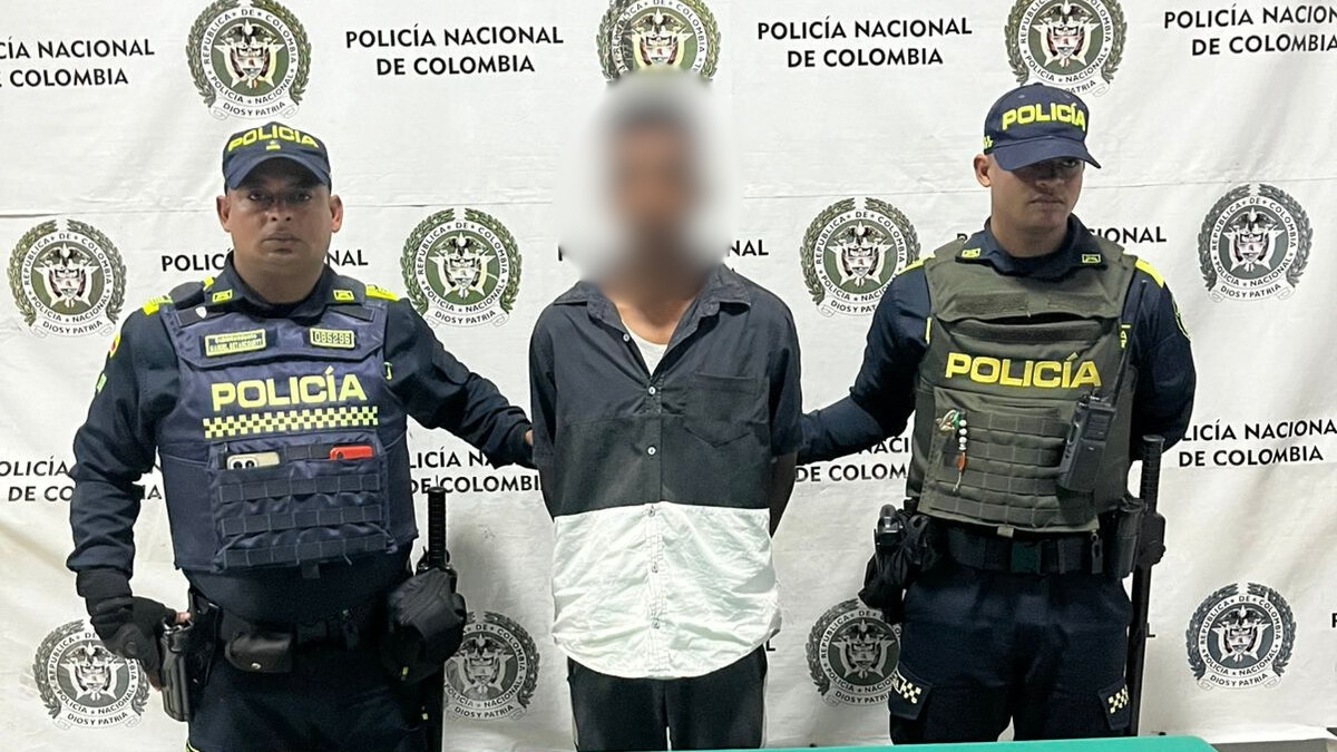 Se trata de un joven de 19 años que fue capturado por presuntamente agredir a su madre en el sureste de Barranquilla.

 – En la mira