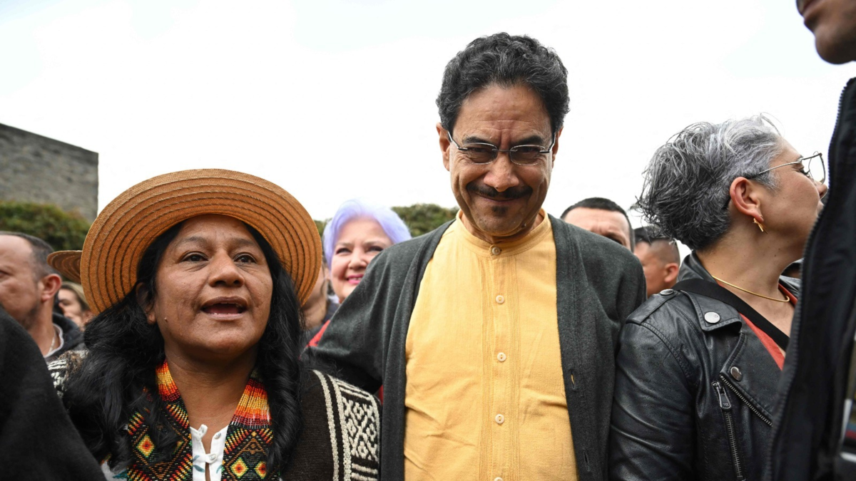 Ocho exministros siguen la fórmula presidencial de izquierda de Iván Cepeda y Aida Quilcué

 – En la mira