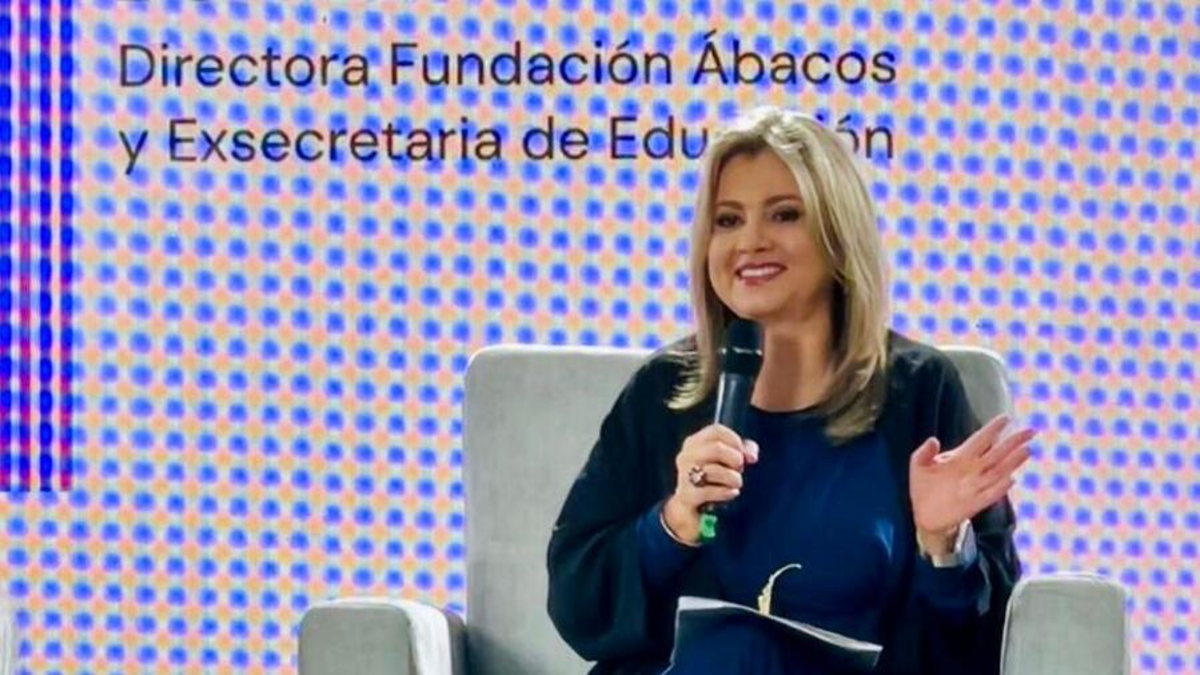 Sergio Fajardo apuesta por Edna Bonilla, exministra de Educación de Bogotá, como su fórmula vicepresidencial.

 – En la mira