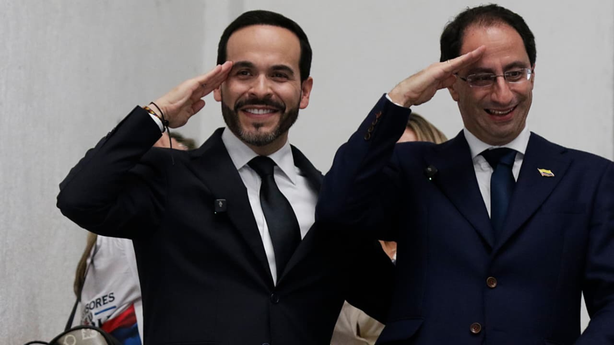 Abelardo de la Espriella llega a la Registraduría Nacional en Cali para registrar su candidatura con su fórmula José Manuel Restrepo

 – En la mira