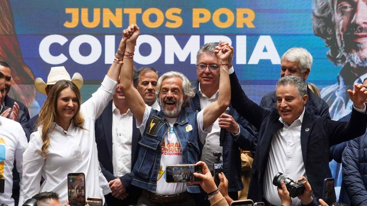 Las palabras de la madre de Juan Daniel Oviedo al enterarse de que su hijo iba a ser la fórmula vicepresidente Paloma Valencia

 – En la mira